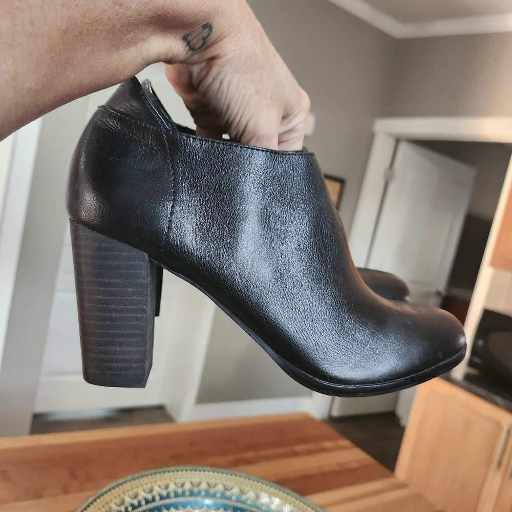 Bnwt, Dolce Vita, Elegant Black Leather Ankle Boots. Size 7.5